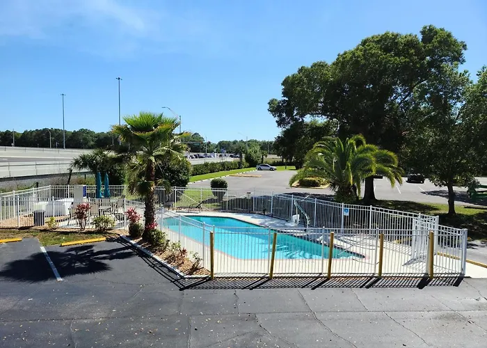Days Inn By Wyndham Bradenton I-75